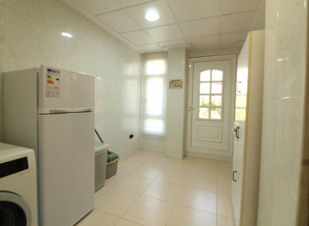 Resale - Villa - Elda