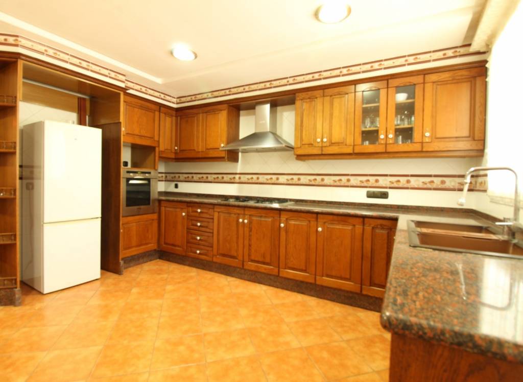 Resale - Villa - Elda