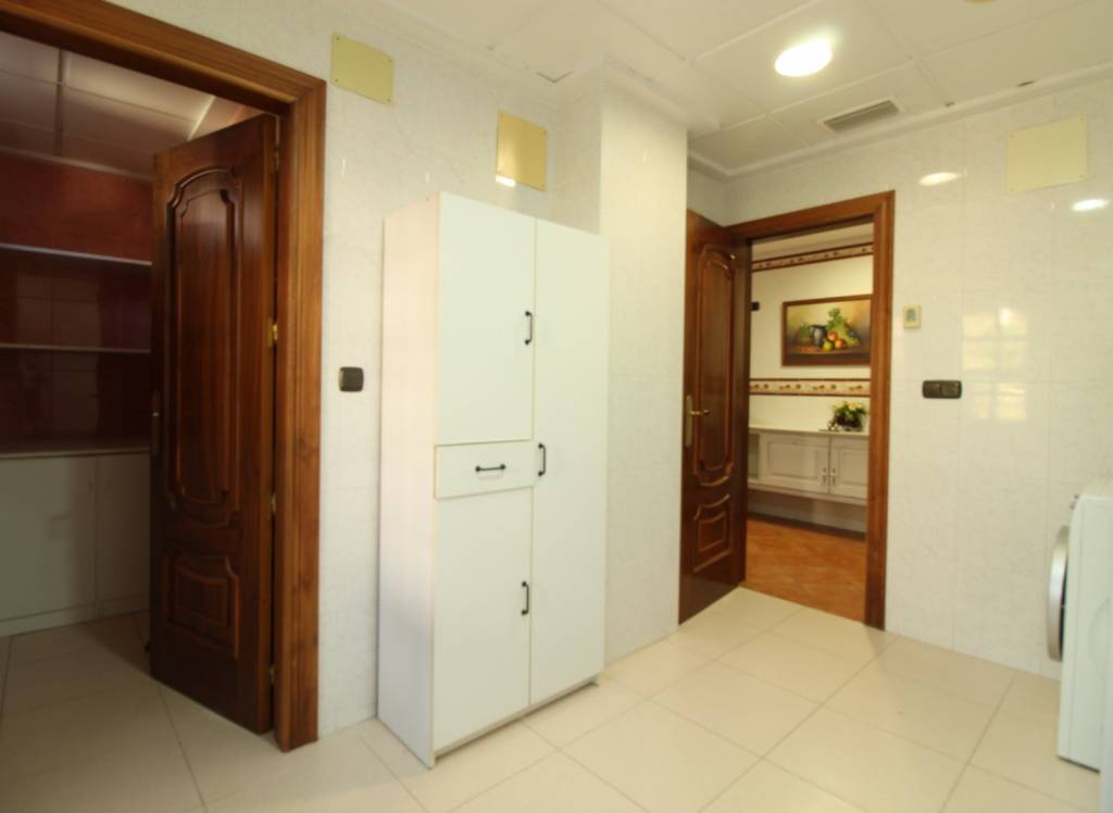 Resale - Villa - Elda