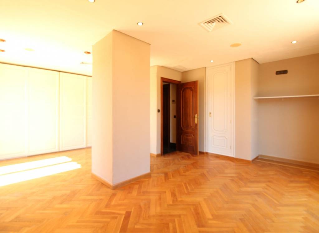 Resale - Villa - Elda