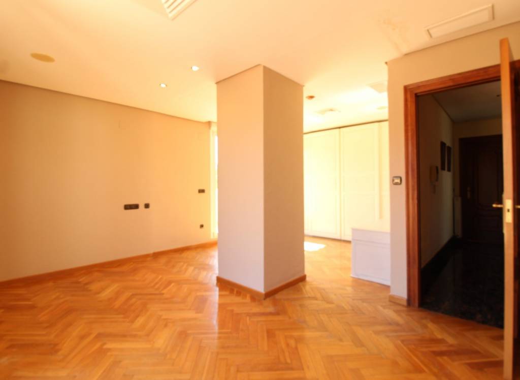 Resale - Villa - Elda