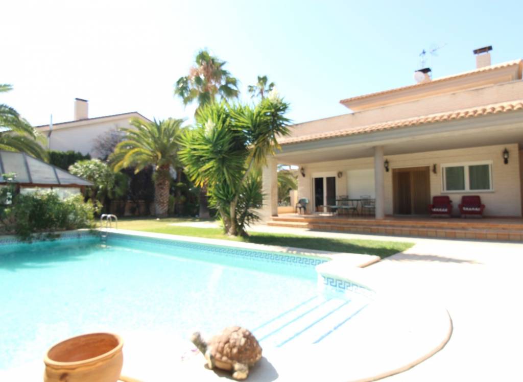 Resale - Villa - Elda