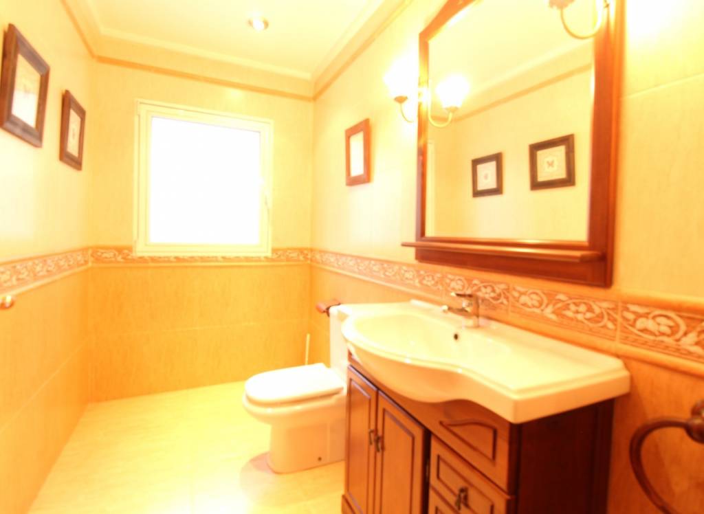 Resale - Villa - Elda