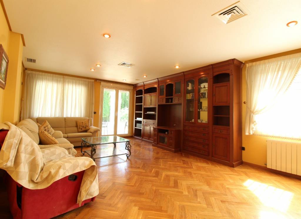 Resale - Villa - Elda