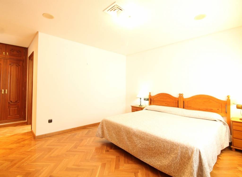 Resale - Villa - Elda