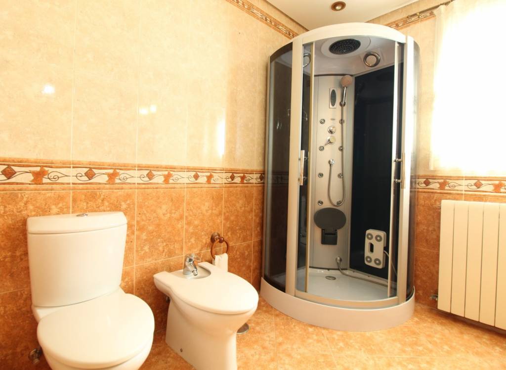 Resale - Villa - Elda