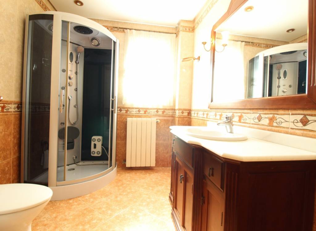 Resale - Villa - Elda