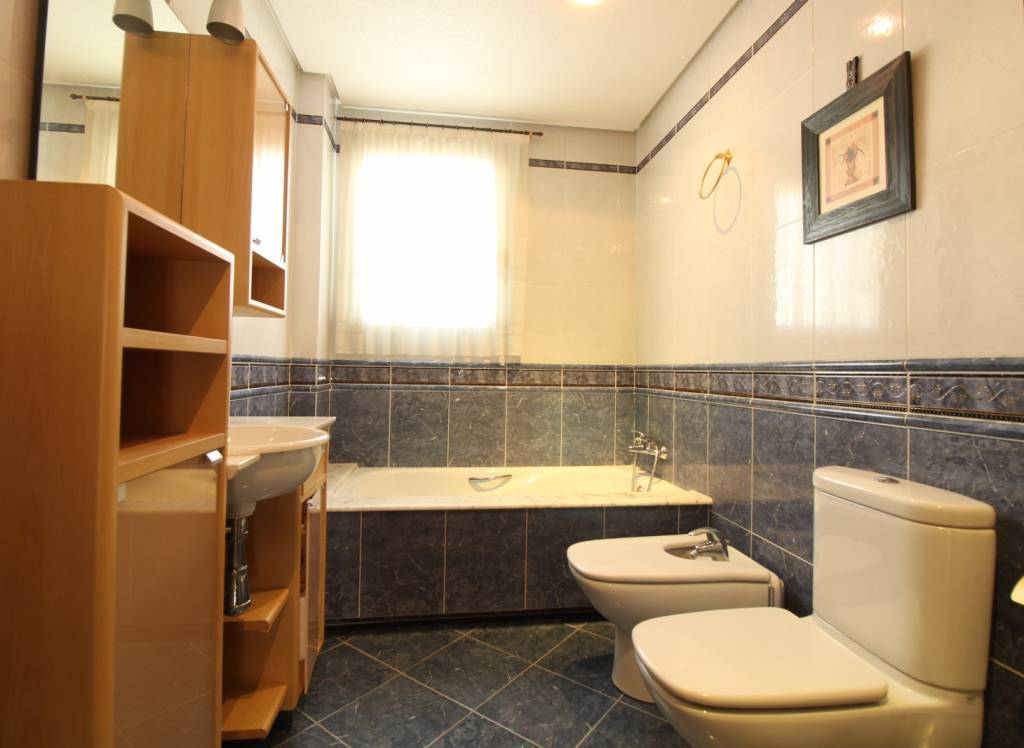 Resale - Villa - Elda