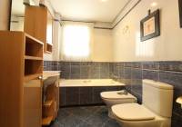 Resale - Villa - Elda