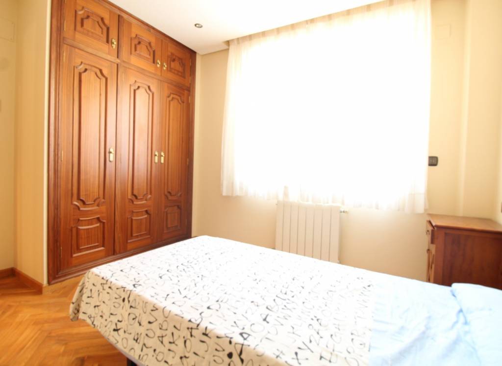 Resale - Villa - Elda