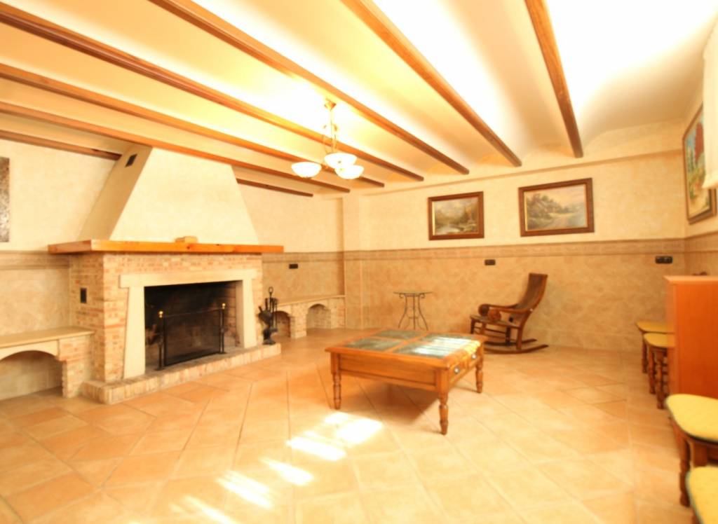 Resale - Villa - Elda