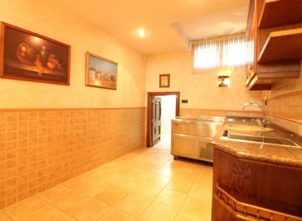 Resale - Villa - Elda