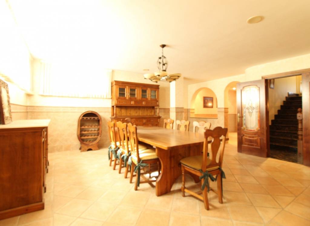 Resale - Villa - Elda