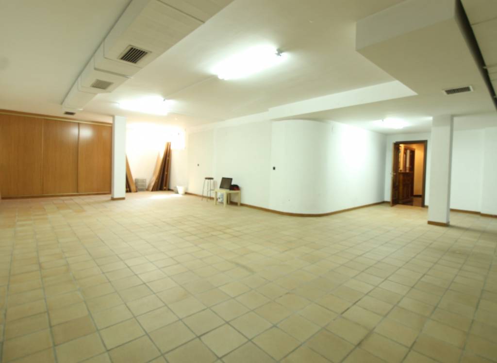 Resale - Villa - Elda