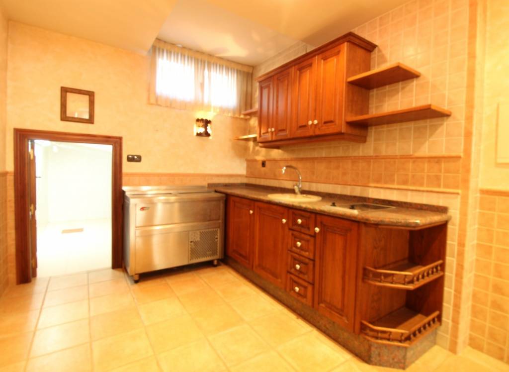 Resale - Villa - Elda