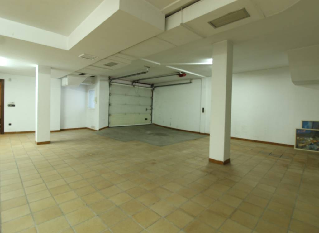 Resale - Villa - Elda