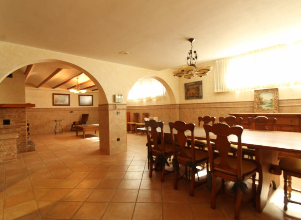 Resale - Villa - Elda