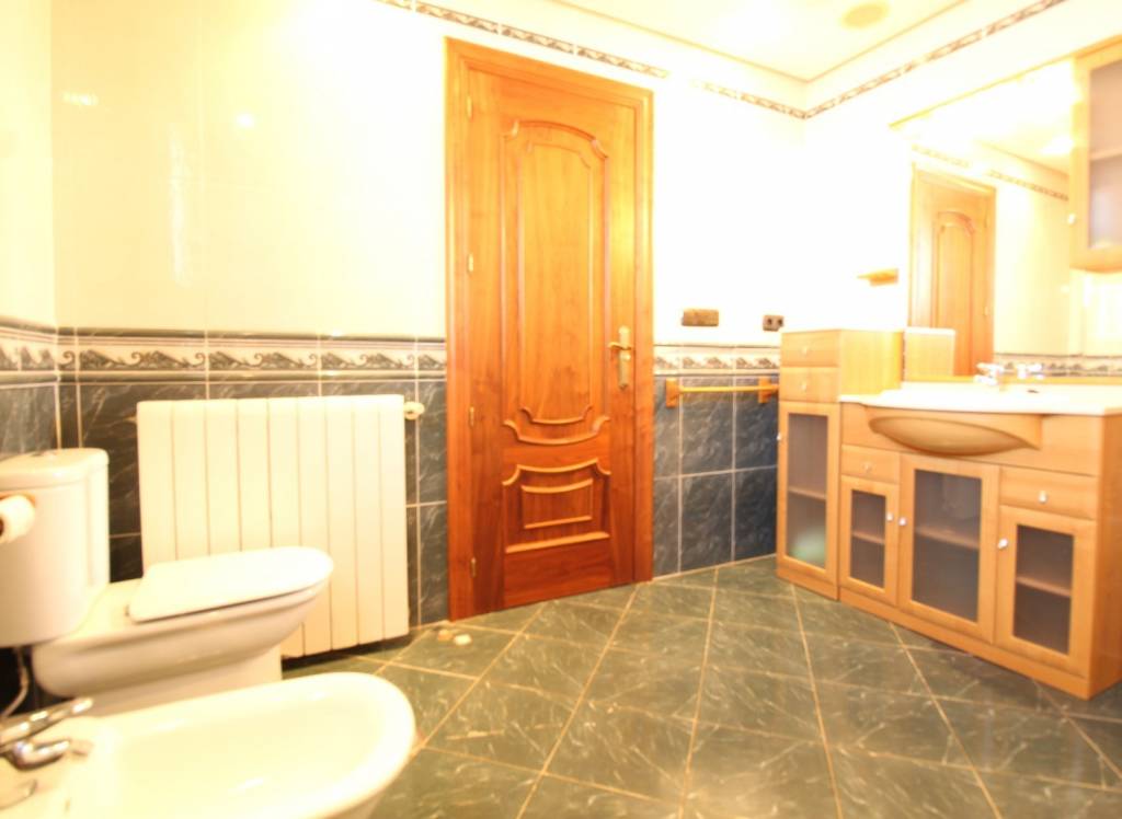 Resale - Villa - Elda