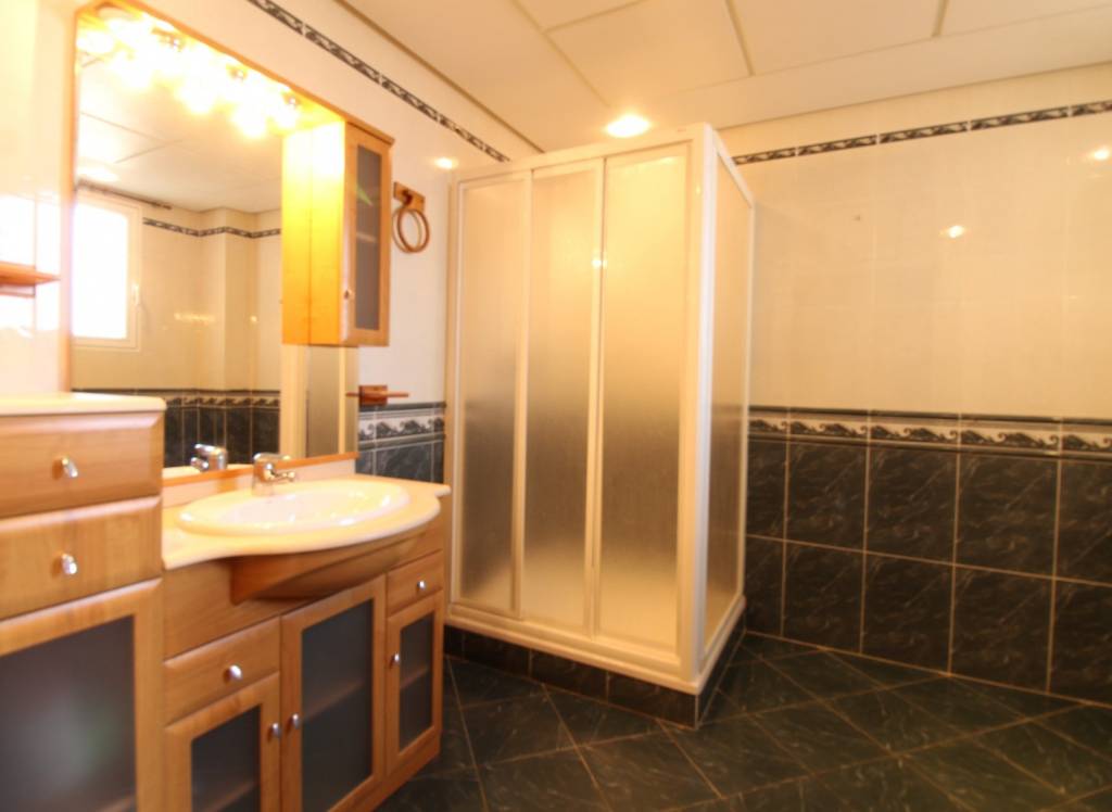 Resale - Villa - Elda