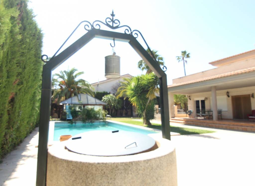 Resale - Villa - Elda