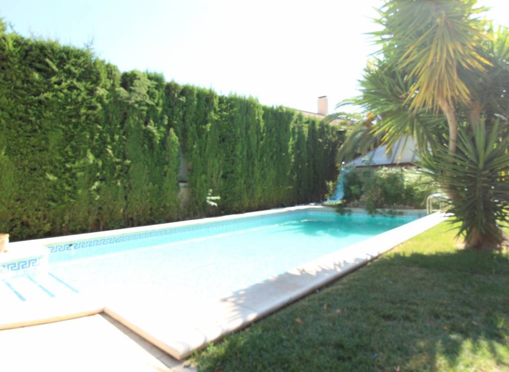 Resale - Villa - Elda