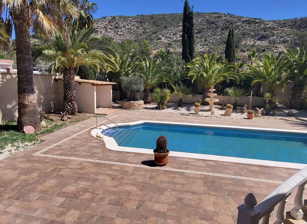 Resale - Villa - Hondón de las Nieves