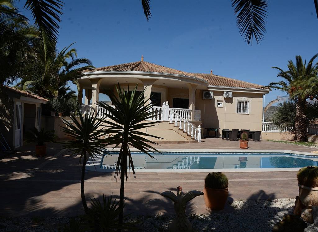 Resale - Villa - Hondón de las Nieves