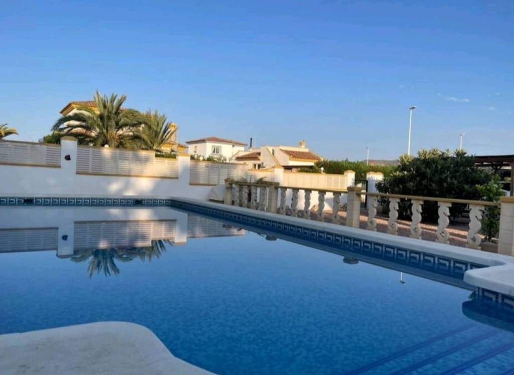 Resale - Villa - Hondón de las Nieves