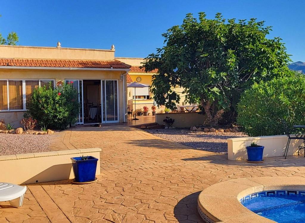 Resale - Villa - La Romana