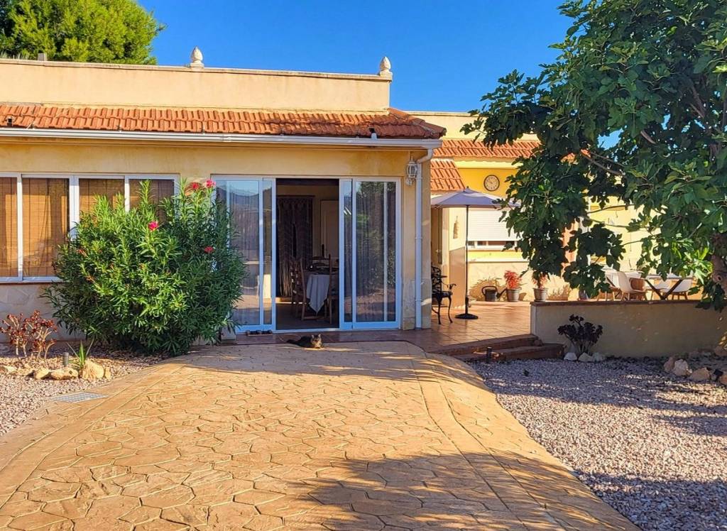 Resale - Villa - La Romana