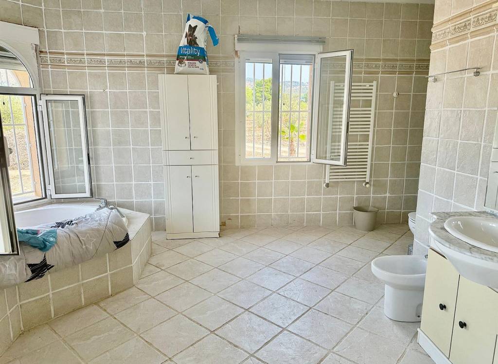 Resale - Villa - Onil