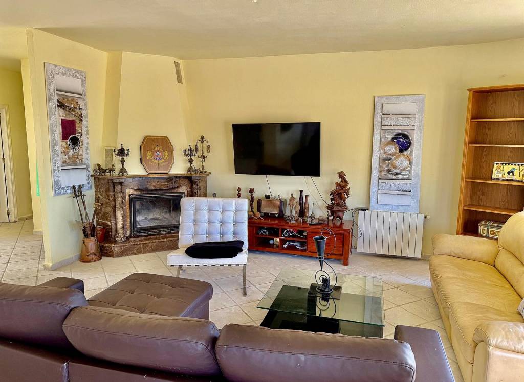 Resale - Villa - Onil