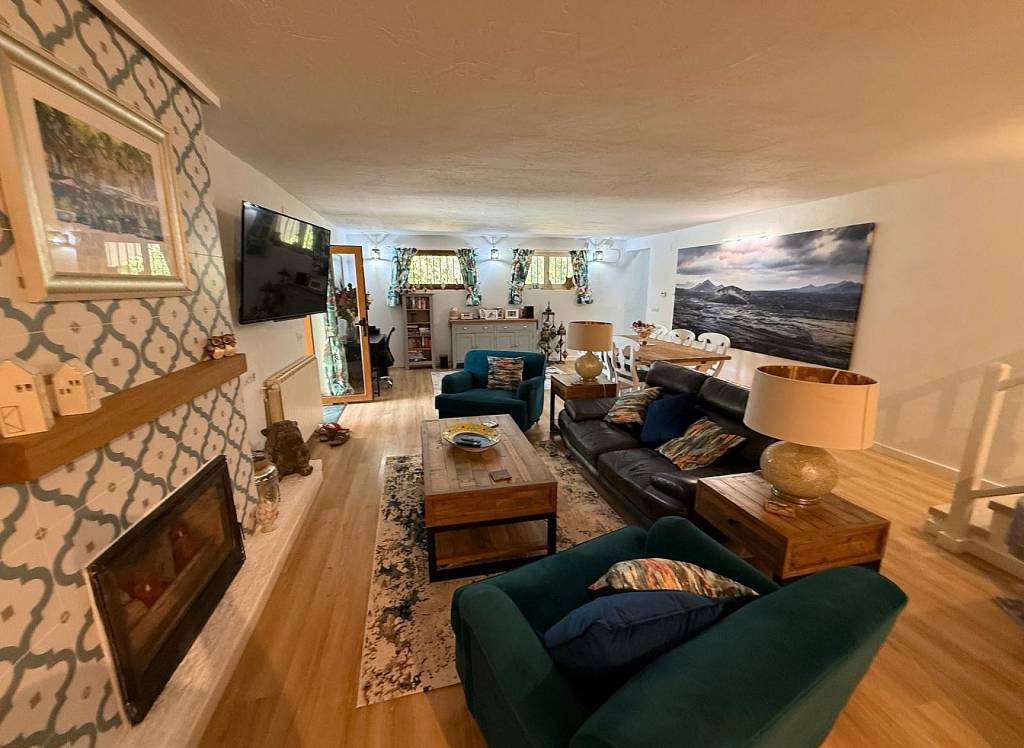 Resale - Villa - Petrer