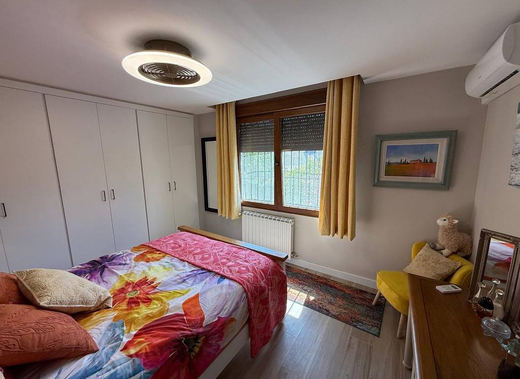 Resale - Villa - Petrer