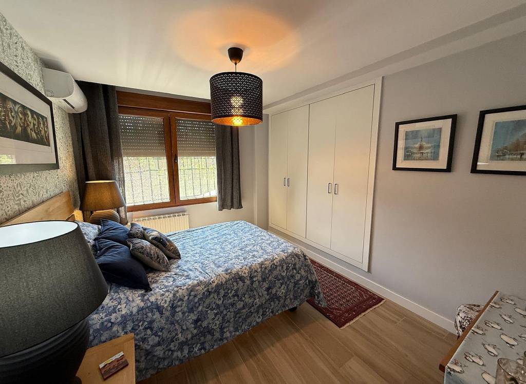 Resale - Villa - Petrer