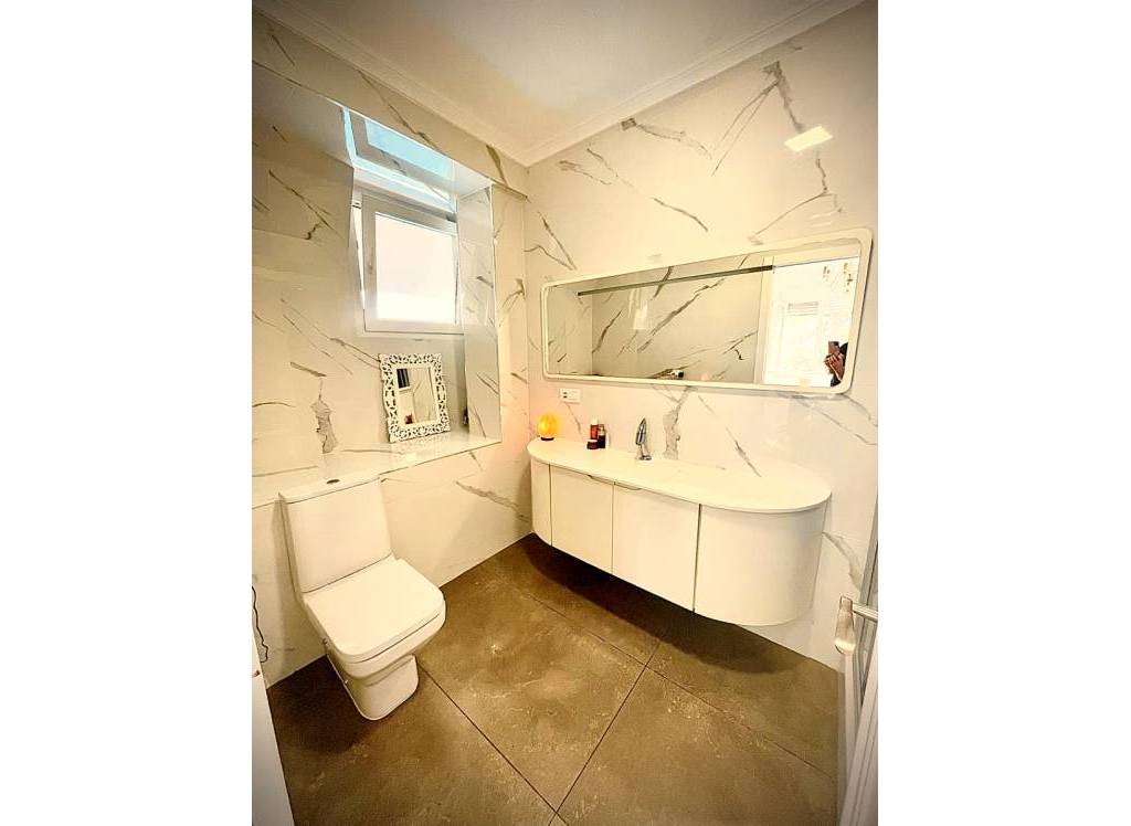 Resale - Villa - Petrer