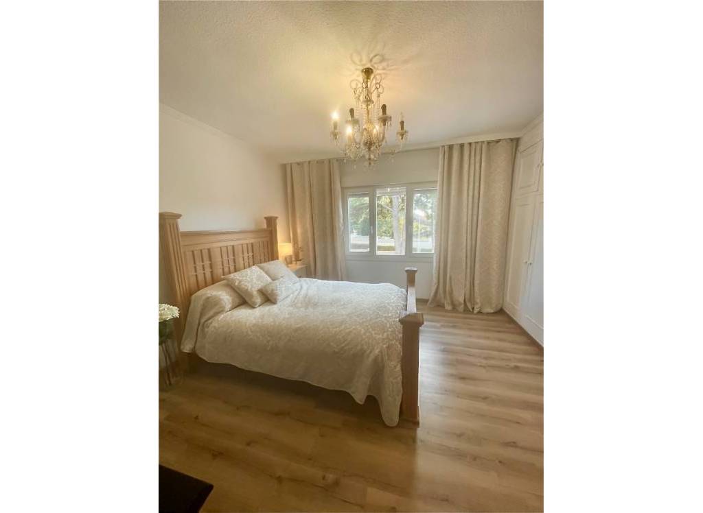 Resale - Villa - Petrer