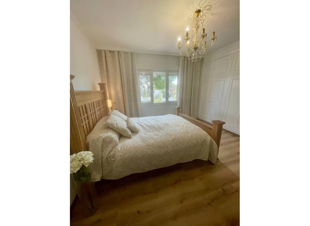 Resale - Villa - Petrer