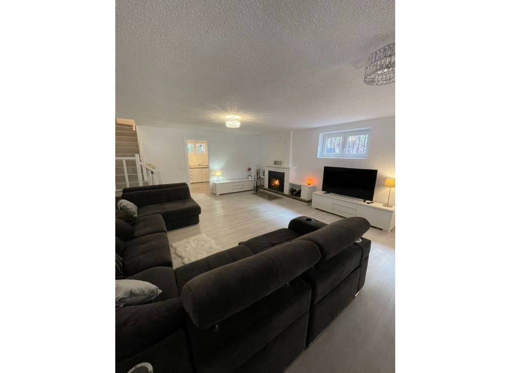 Resale - Villa - Petrer