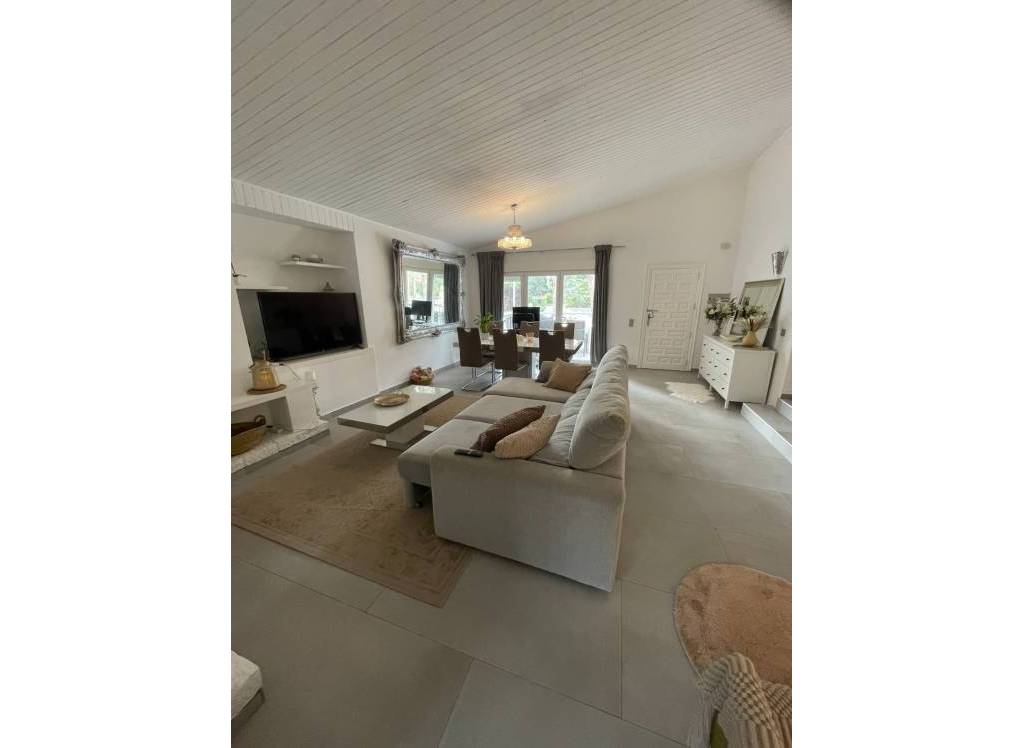 Resale - Villa - Petrer