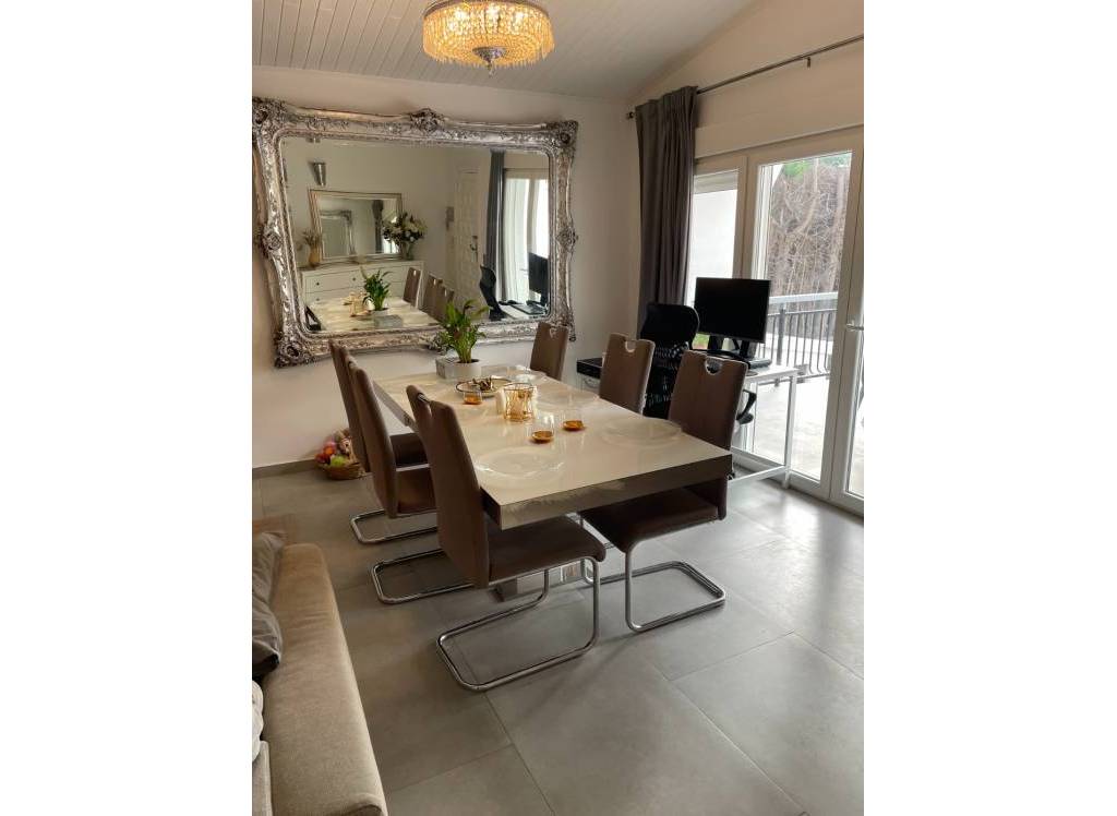 Resale - Villa - Petrer