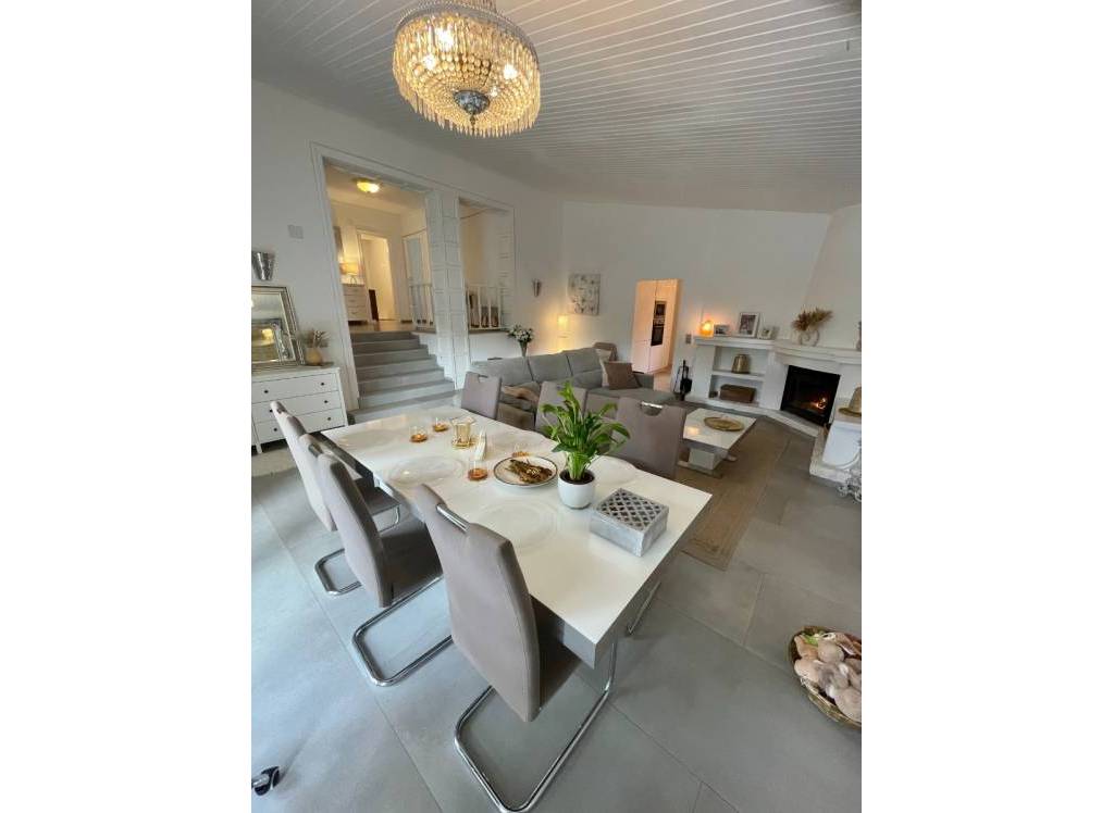 Resale - Villa - Petrer