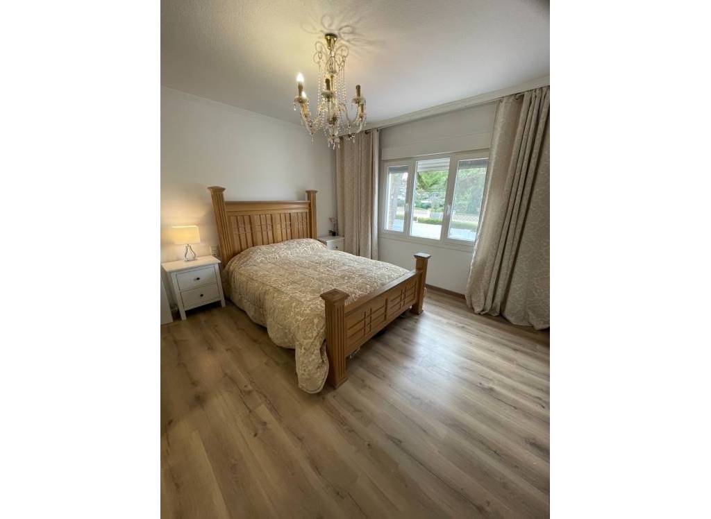 Resale - Villa - Petrer