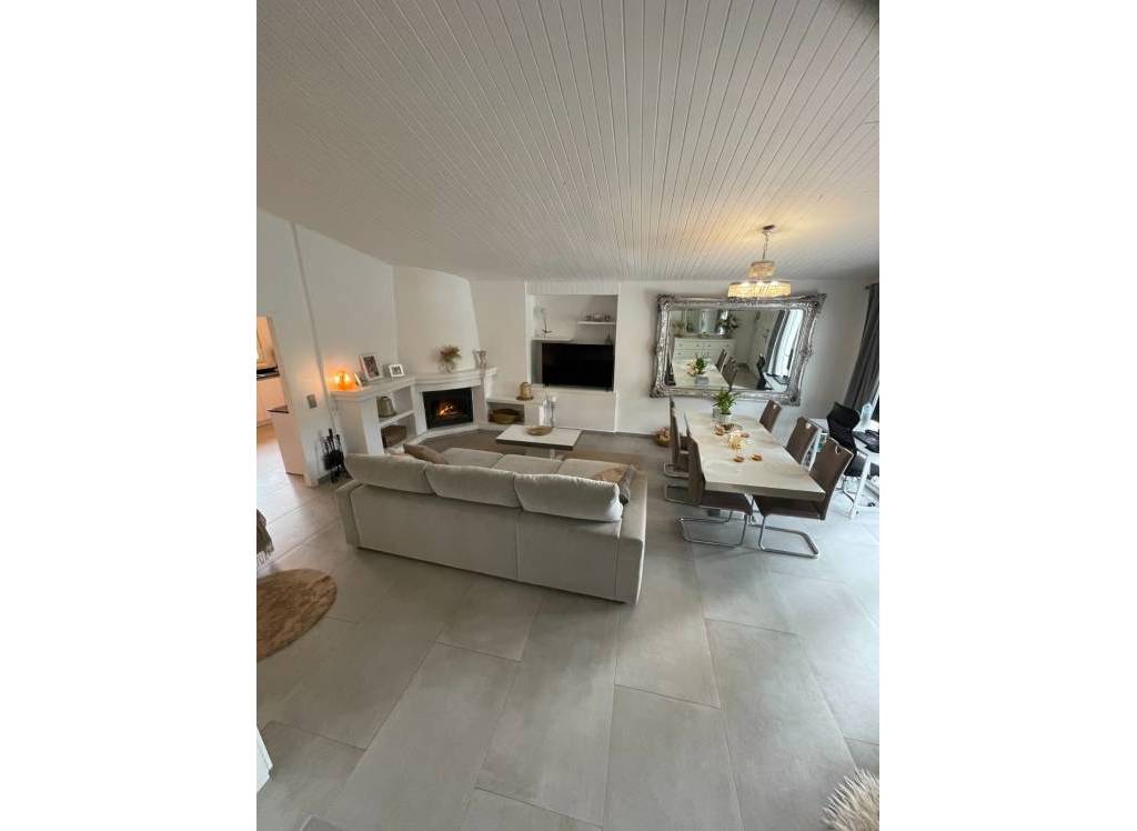 Resale - Villa - Petrer