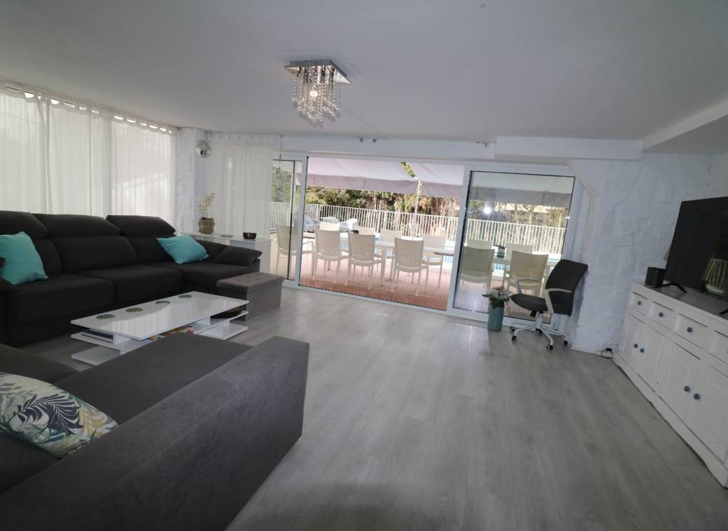 Resale - Villa - Petrer