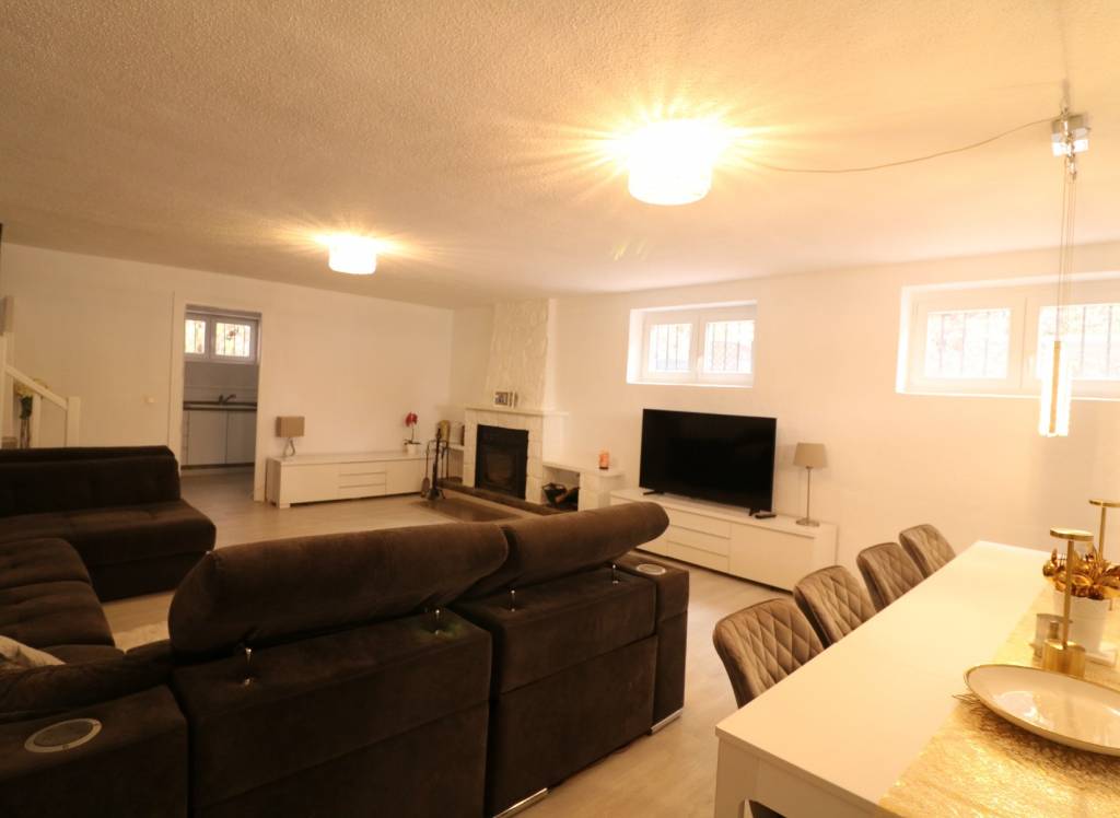 Resale - Villa - Petrer