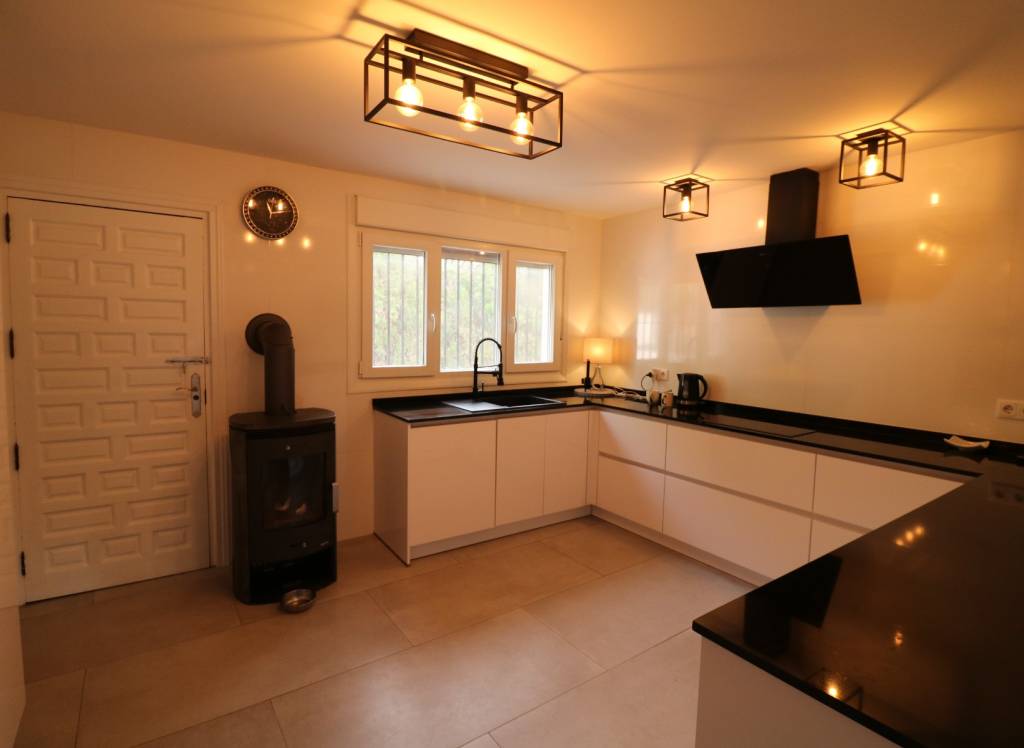 Resale - Villa - Petrer