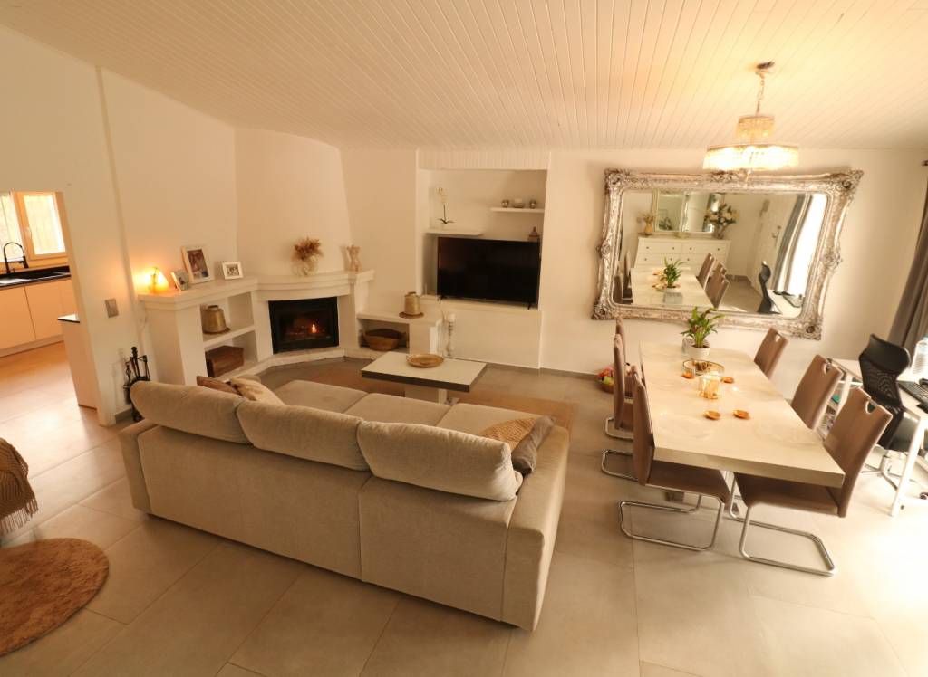 Resale - Villa - Petrer