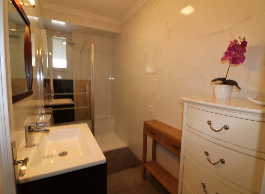 Resale - Villa - Petrer