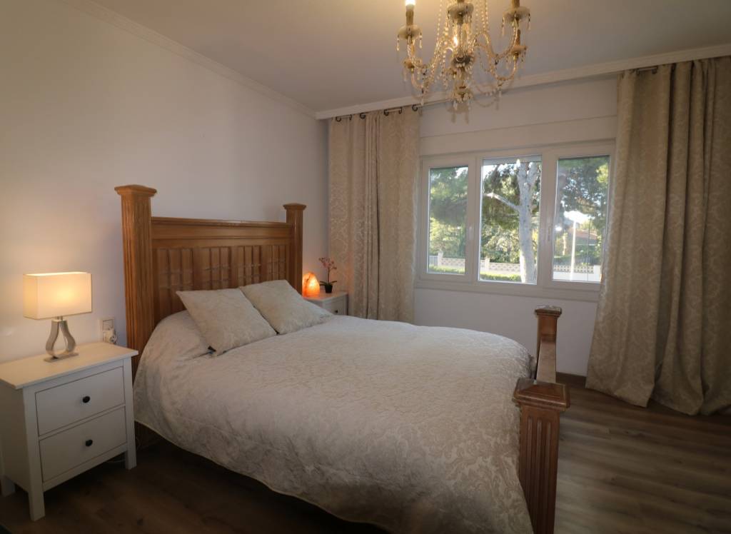 Resale - Villa - Petrer